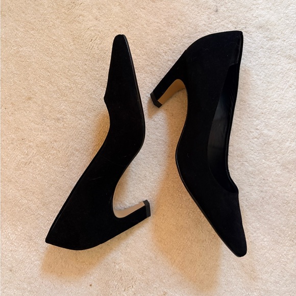 Everlane Women's Black Suede Banana Pump - Picture 2 of 3